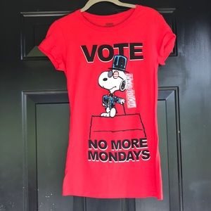 CLEARANCE NEW Juniors Small Peanuts Snoopy T-Shirt